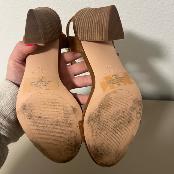 Brown suede sandals with thick heel - Picture 4 of 4